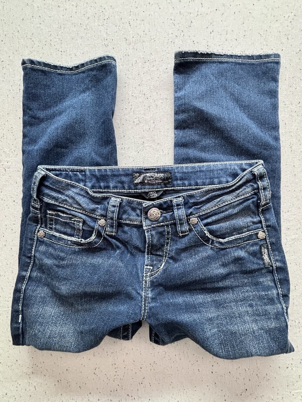Silver Jeans Co Aiko Capri Size 27 Medium Wash Blue Denim Thick Stitch Cropped